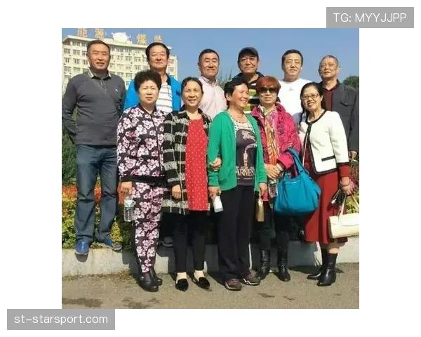 跟老队友重逢的大笑,跟老队友重逢的大笑图片 跟老队友重逢的大笑,跟老队友重逢的大笑图片